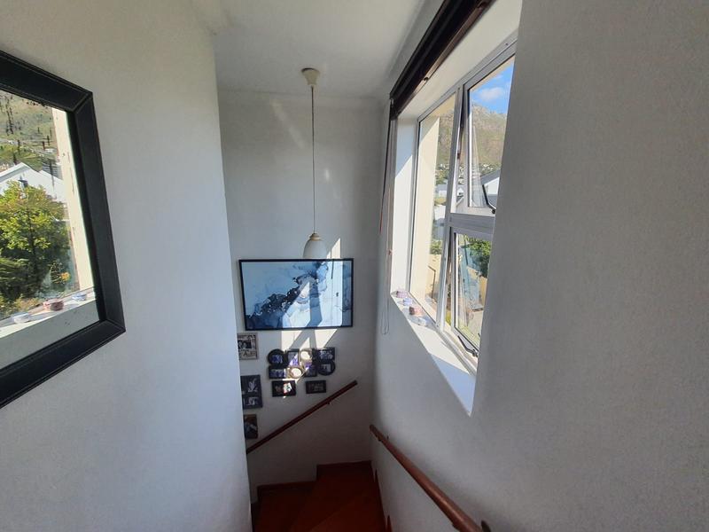 2 Bedroom Property for Sale in Gordons Bay Western Cape